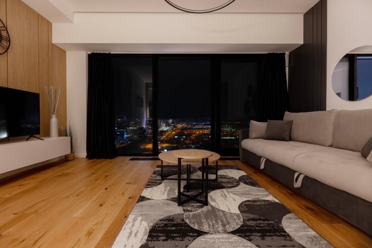 In The Sky - West 65 Tower Apartment *